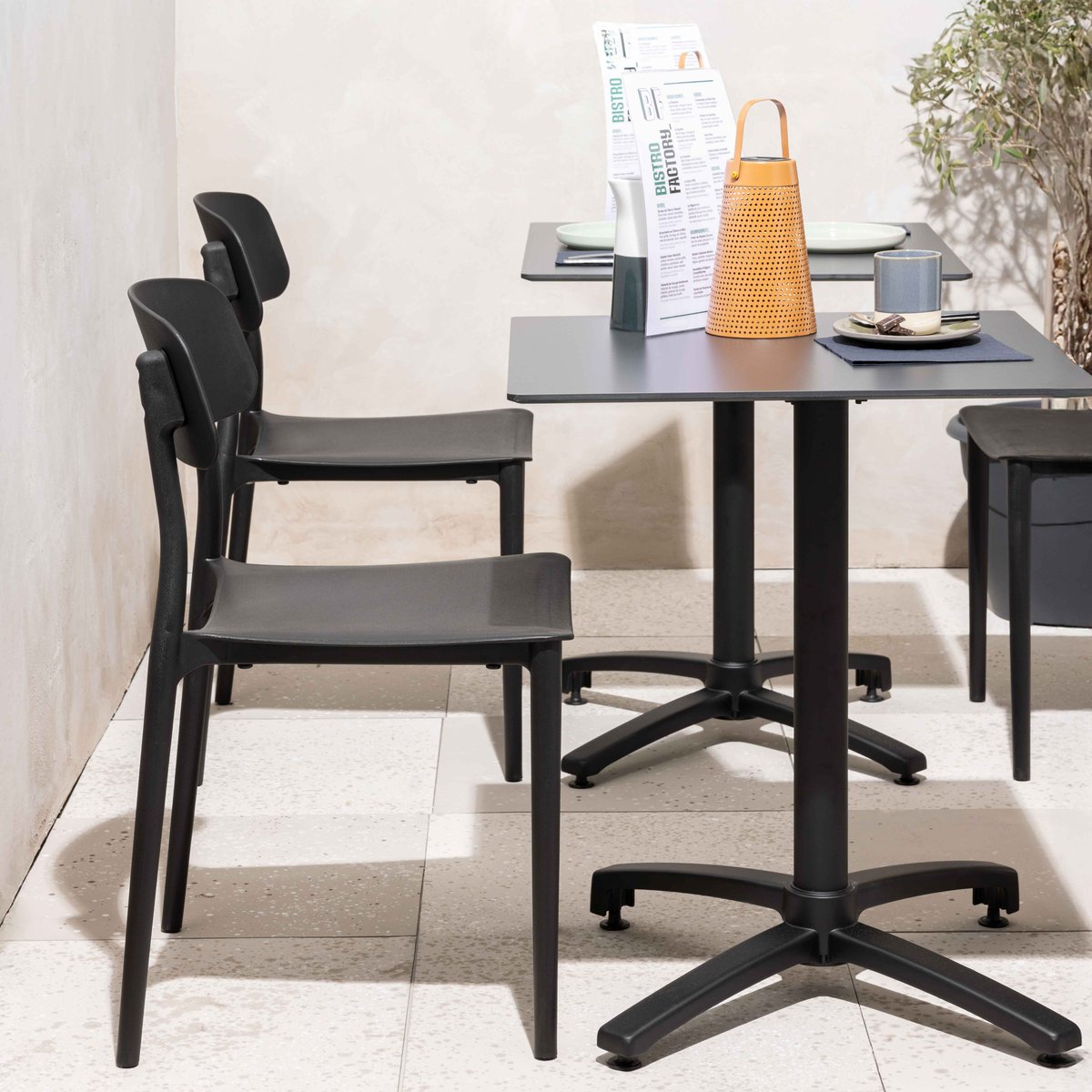 Lot de 2 chaises de jardin en polypropylène, SOFIA noir, OVIALA