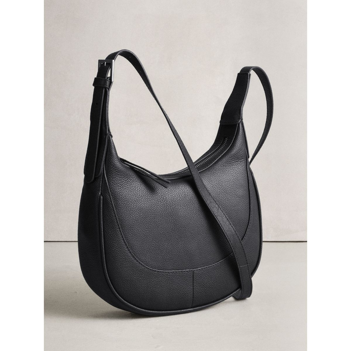Sac à bandoulière en cuir noir, NEXT