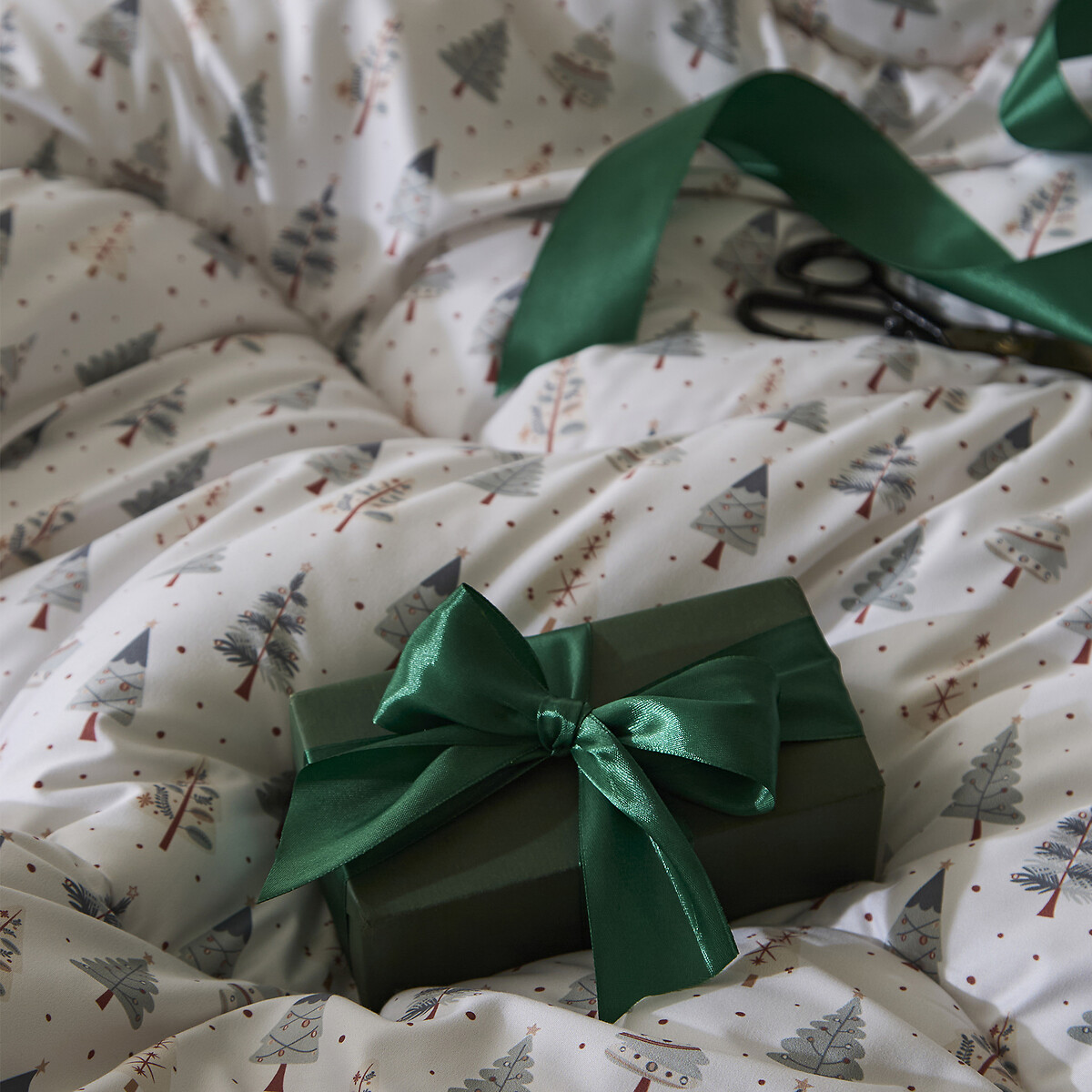 10.5 Tog Coverless Duvet And Pillowcase Set Christmas Trees white, NIGHT LARK