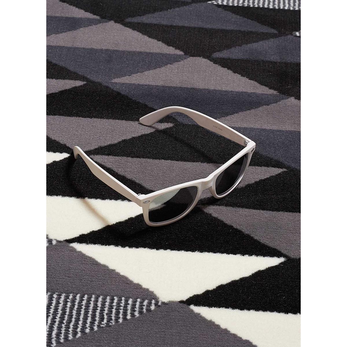 Tapis chambre tissé motif géométrique LYN49 APACHE noir, UN AMOUR DE TAPIS