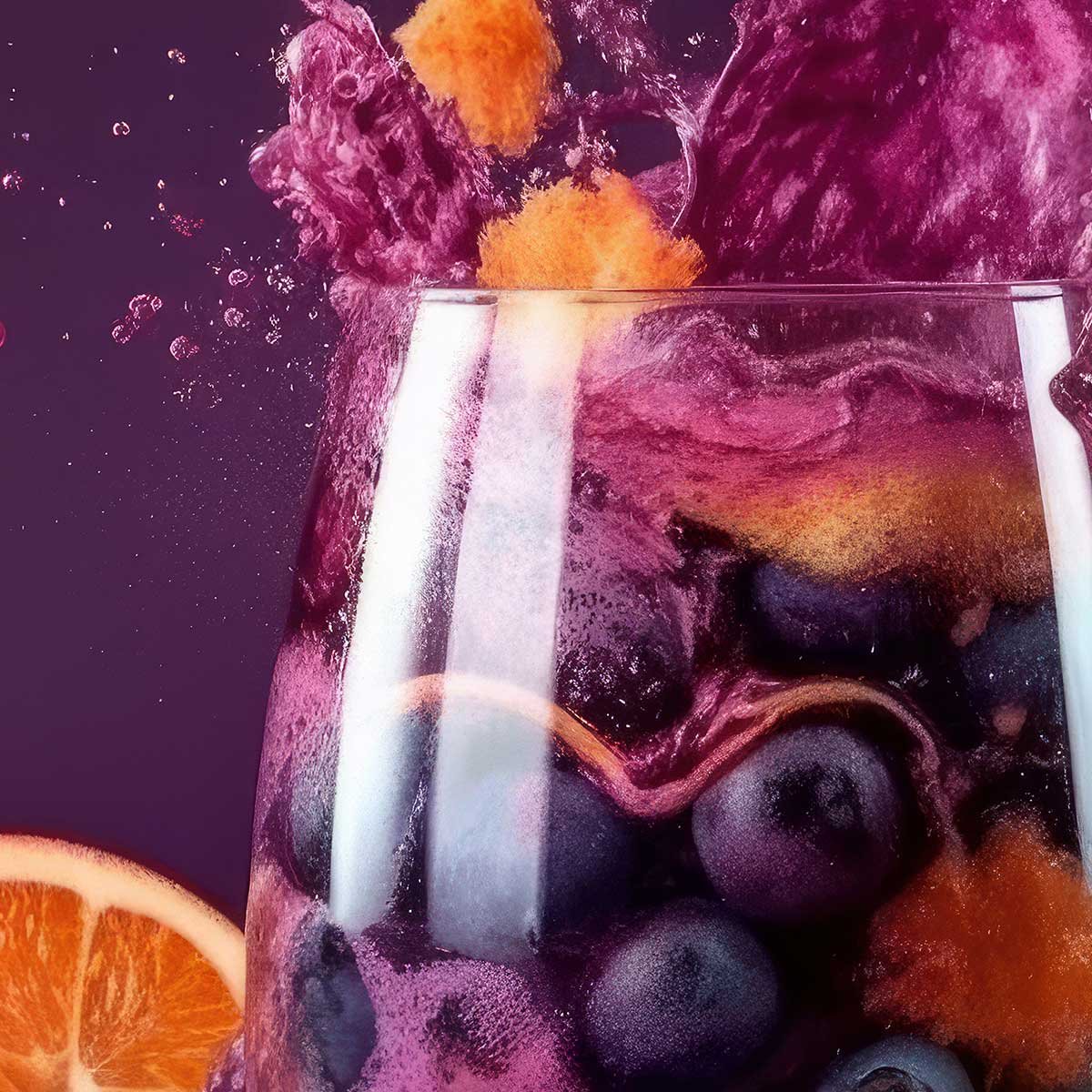 Affiche encadrée verre fruits rouges fond violet affiche + cadre en métal - noir, HEXOA