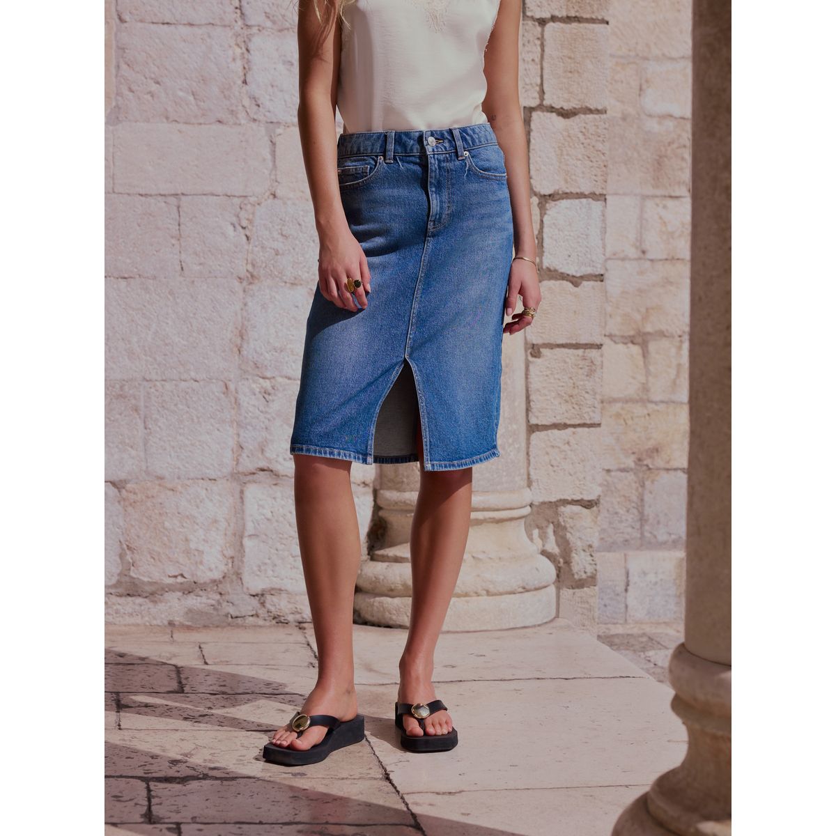 Jupe en denim longueur genou bleu moyen, NEXT