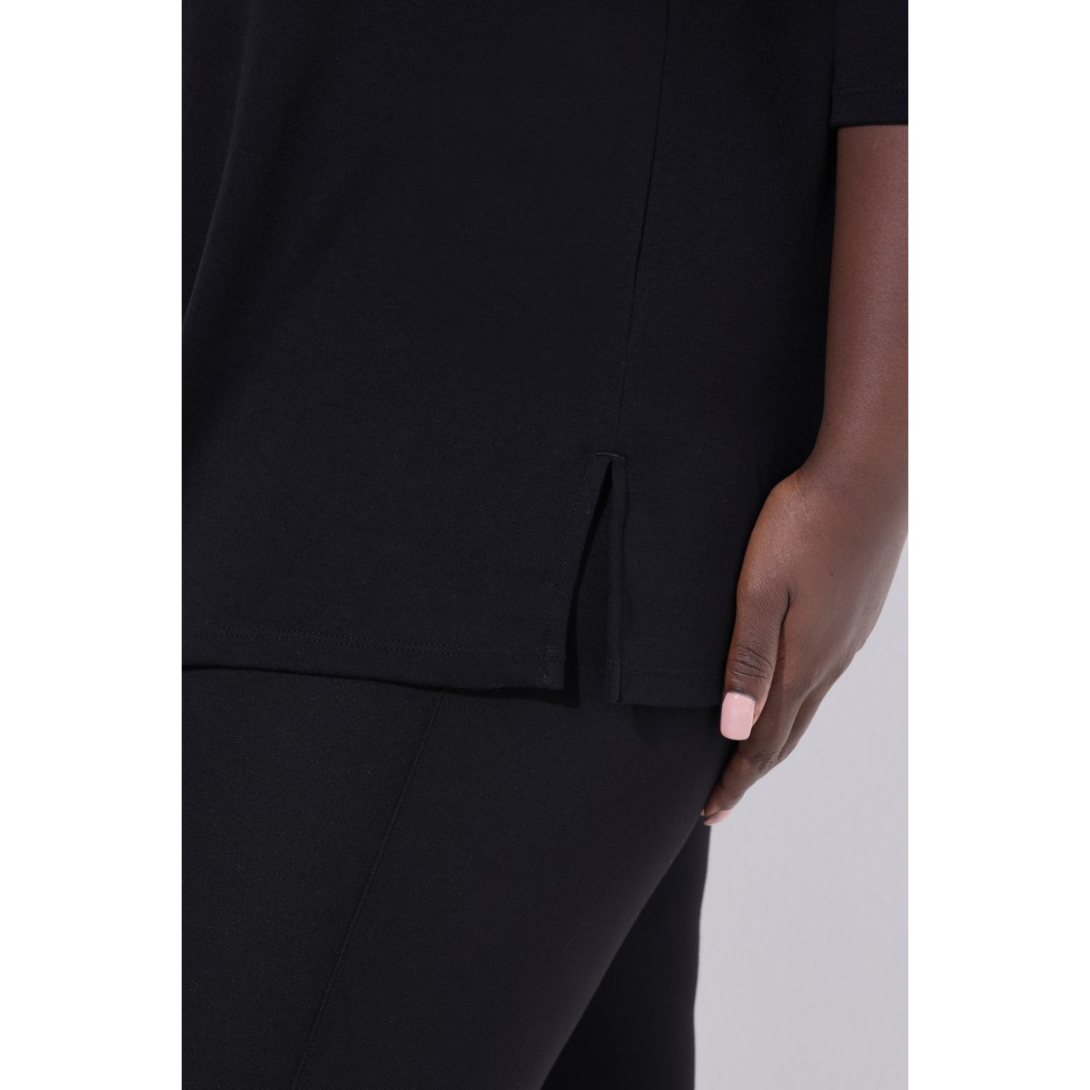 T-shirt en coton Pima. Petits strass. noir, ULLA POPKEN