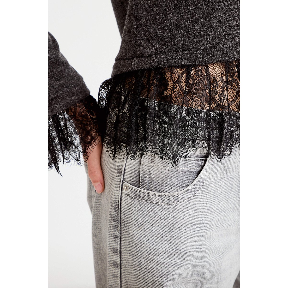 Pull détails de dentelle gris foncé, CACHE CACHE