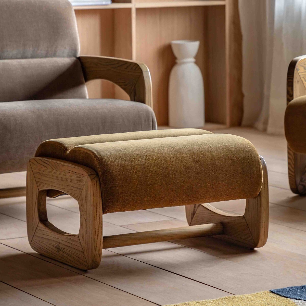 Marzo Velvet Chenille Sculptural Footstool golden, ÉDITÉ