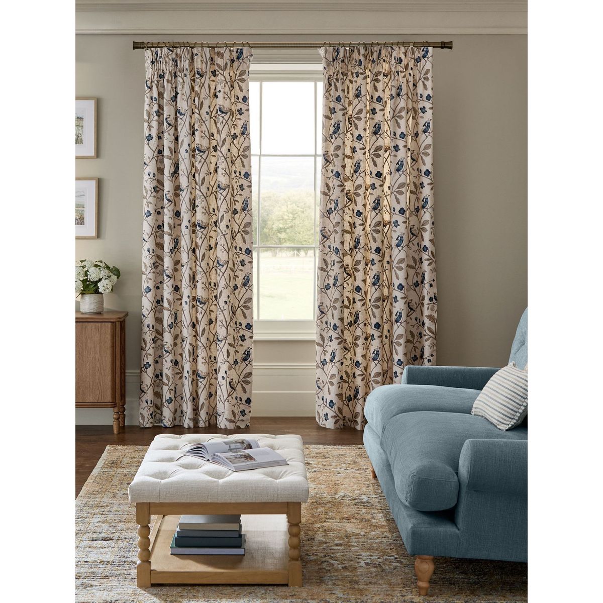 Rideaux doublés brodés collection luxe naturel/bleu, NEXT