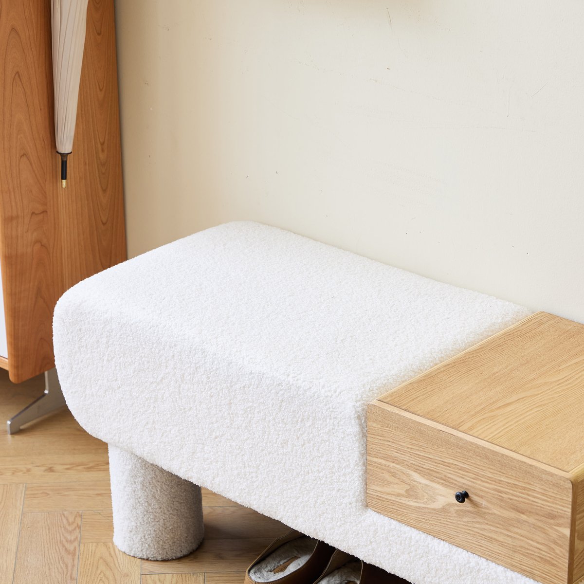 Banc avec rangement, bouclette, VADSO blanc cassé, NORDLYS