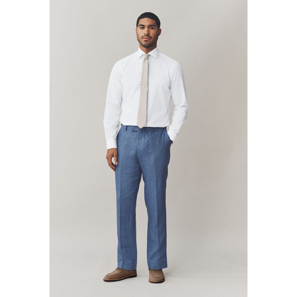 Chemise et cravate pour grandes occasions avec/texture neutre avec pince à cravate, NEXT