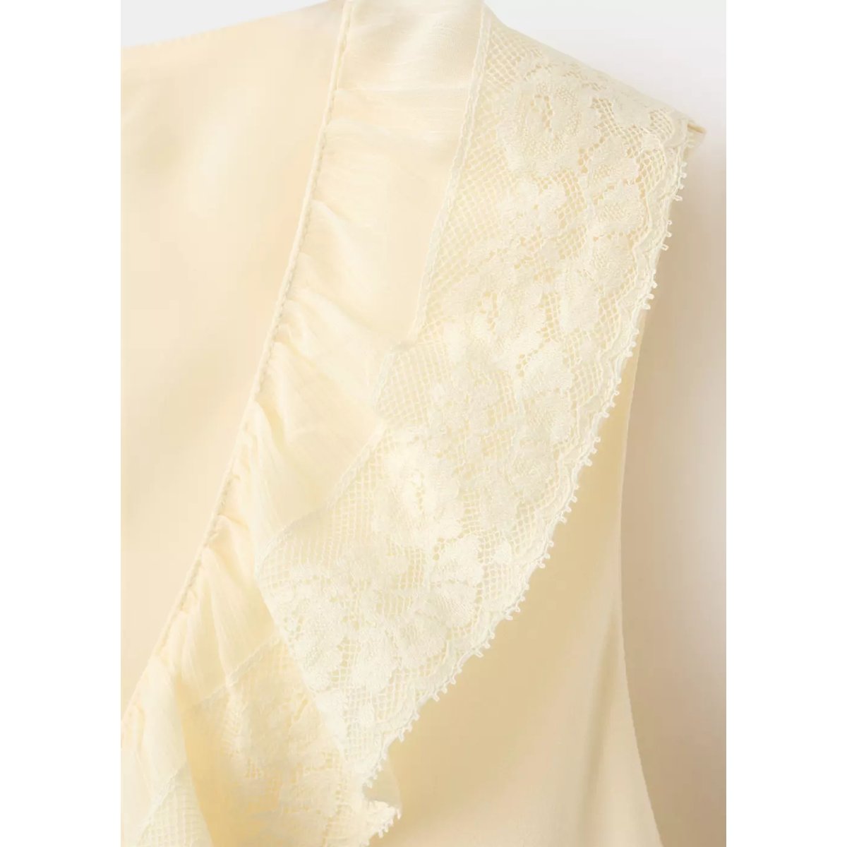 Robe à décolleté en V avec volants vanille, MANGO