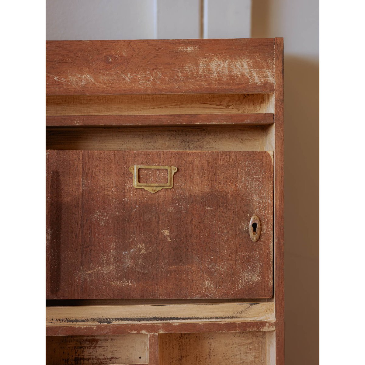 Meuble de boite aux lettres Fernand N°385 - Bon état bois clair, DEBONGOUT