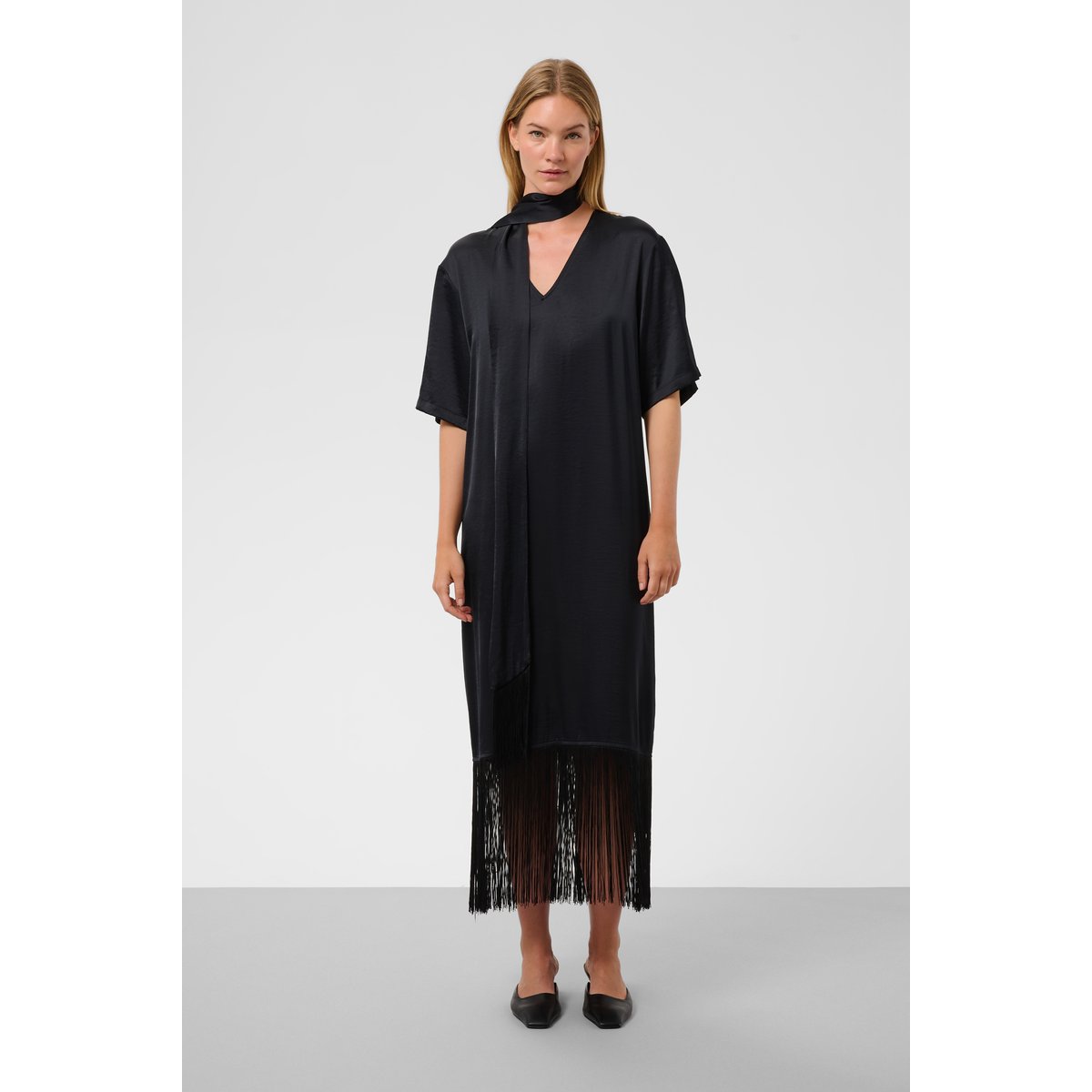 Robe noir, SOAKED IN LUXURY