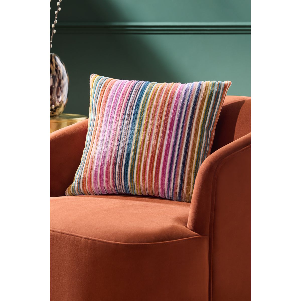 Coussin rayé en velours coupé brillant, NEXT