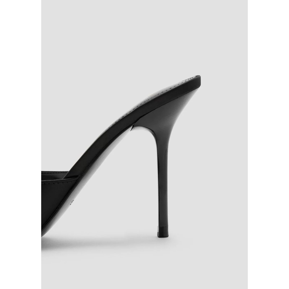 Sandales à talons bout rond noir, MANGO