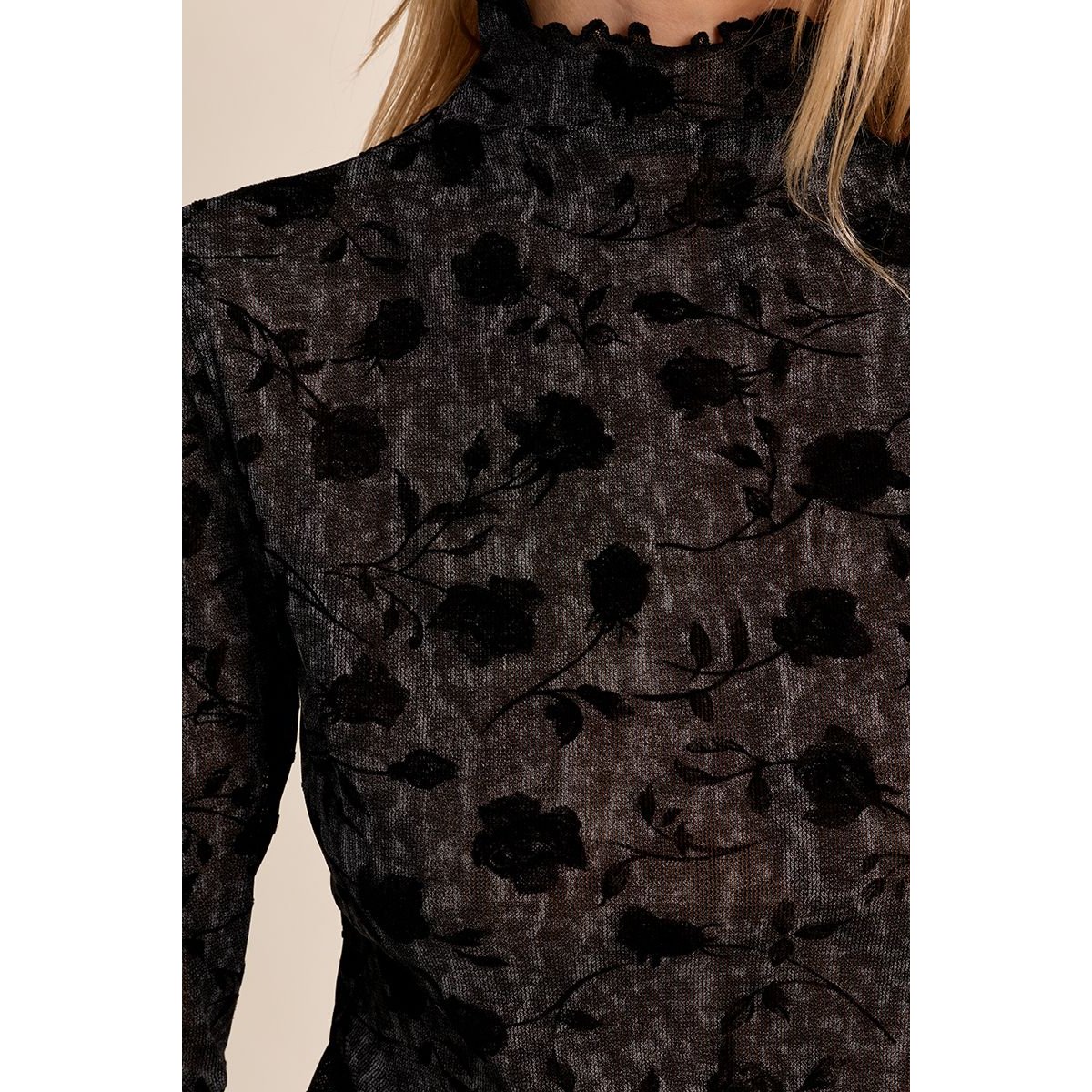 Top en semi-transparence, à fleurs noir, MOLLY BRACKEN