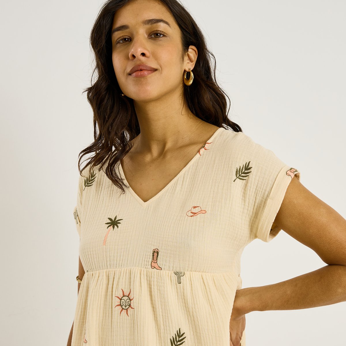 Robe courte brodée en gaze de coton blanc cassé ecru, GRAIN DE MALICE