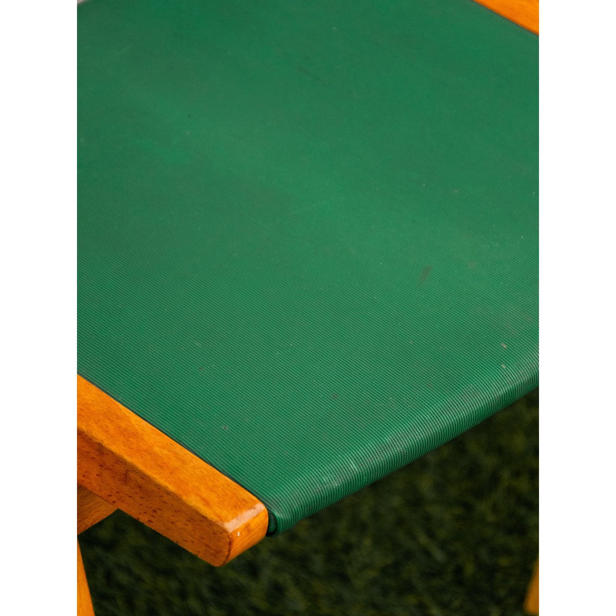 Chaise boomerang en bois Alma N°1200 - Bon état bois clair, DEBONGOUT