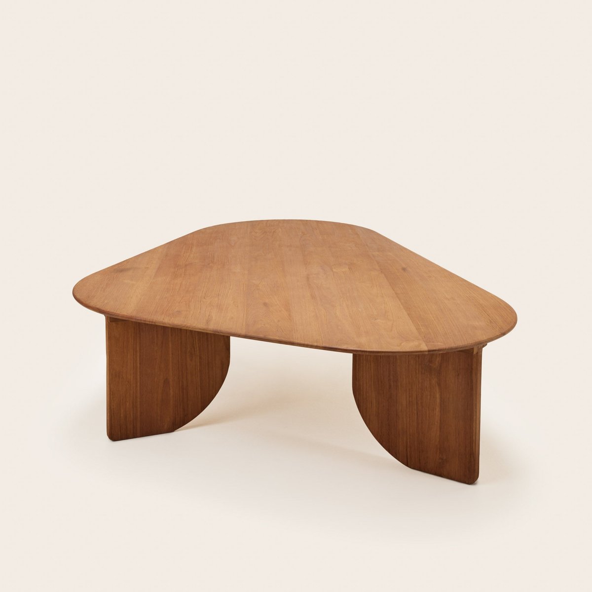 Table Basse en Plateau asymétrique et courbes organiques POLHA teck recyclé, MADURA