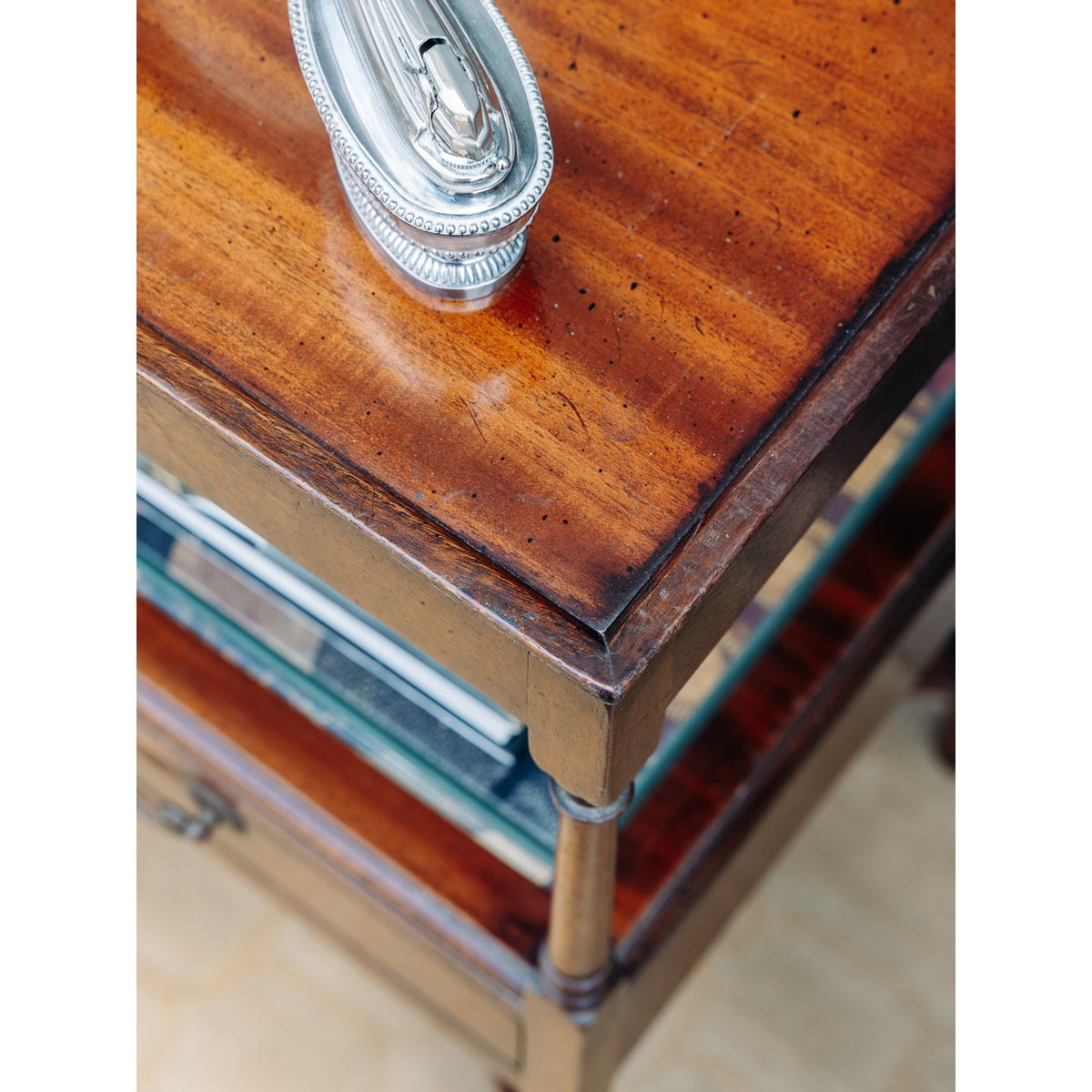 Table d'appoint en bois Francine N°338 - Bon état bois, DEBONGOUT