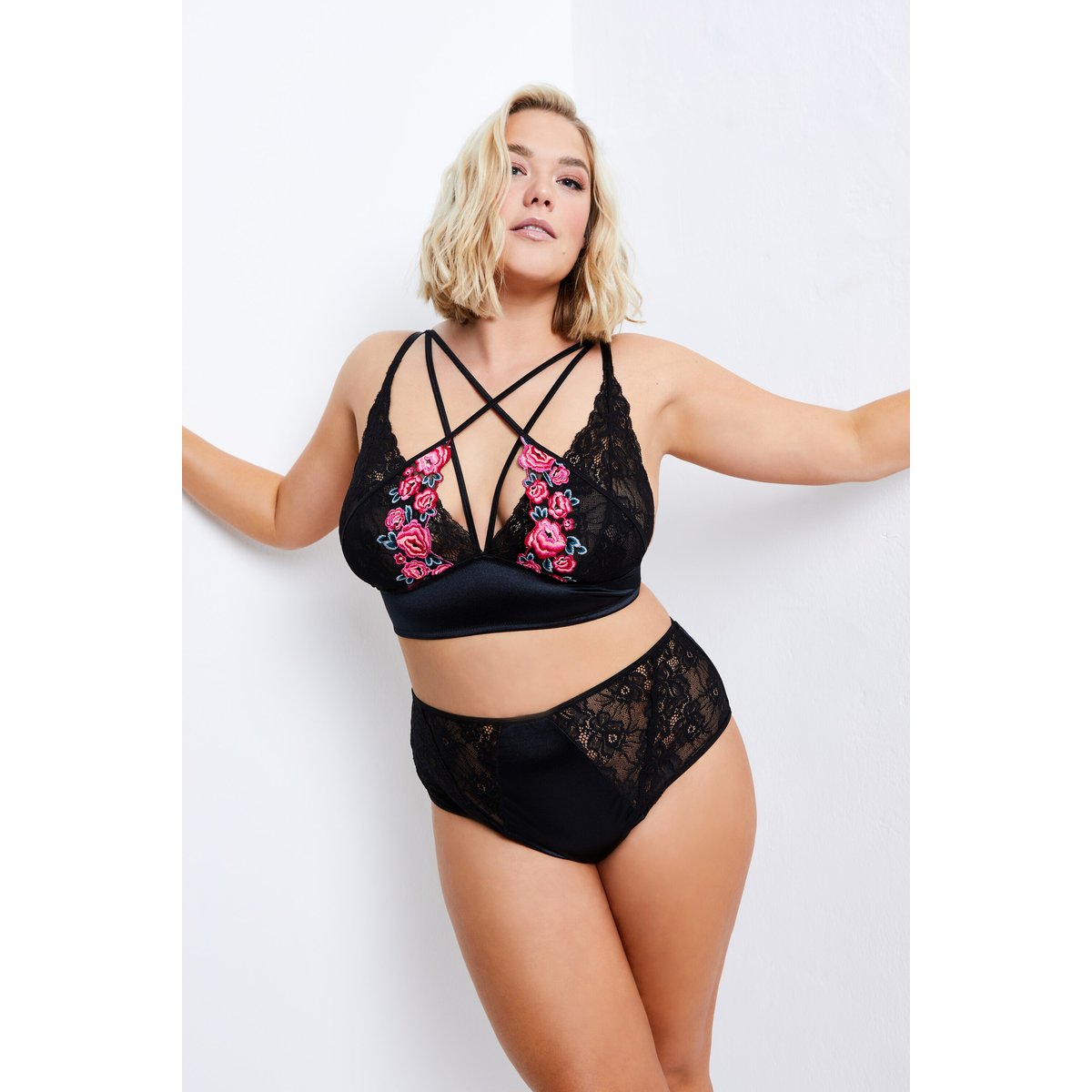 Bralette, roses brodées noir, ULLA POPKEN