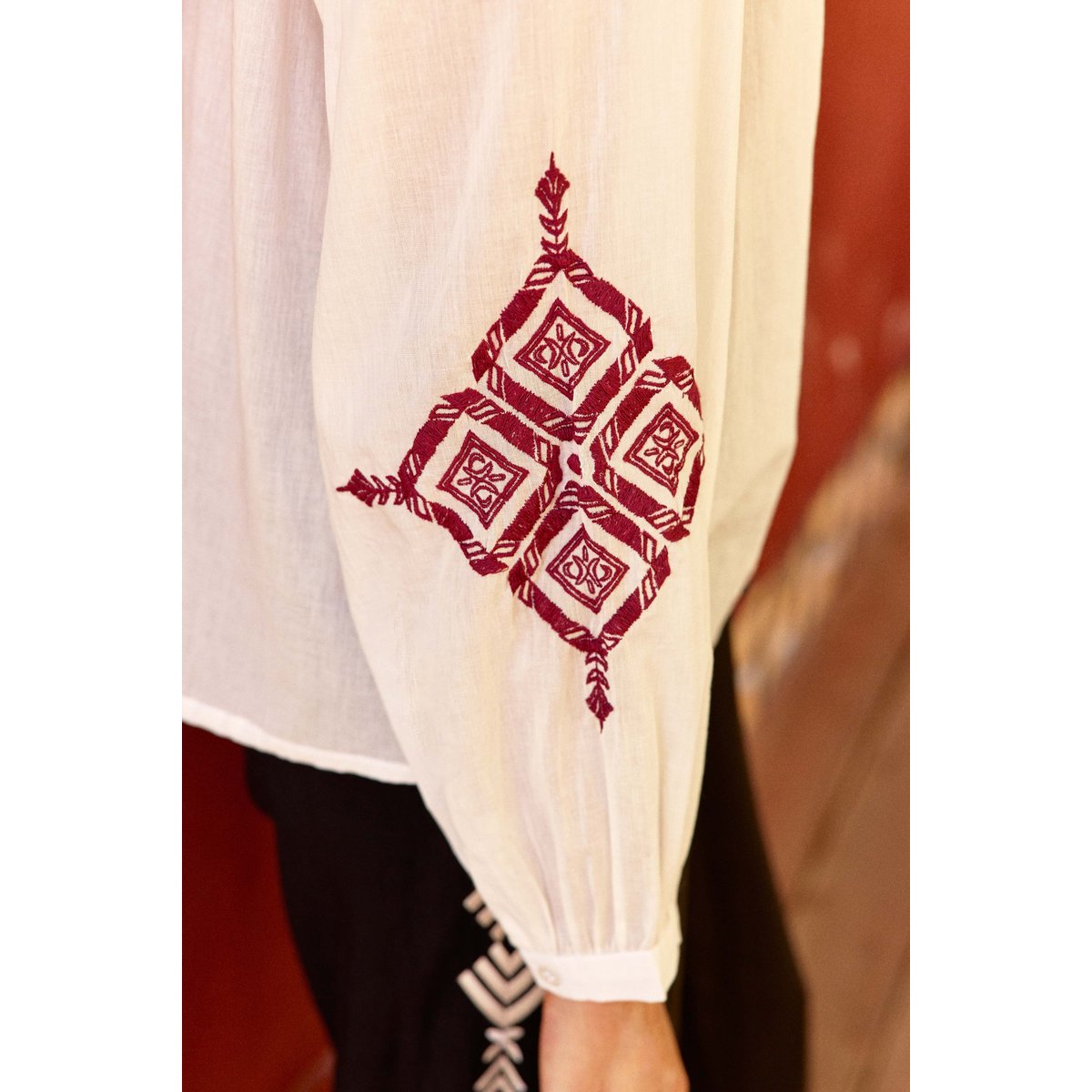 Blouse manches longues col rond imprimé ethnique BRAYA 11-ecru/bordeaux, LA PETITE ETOILE