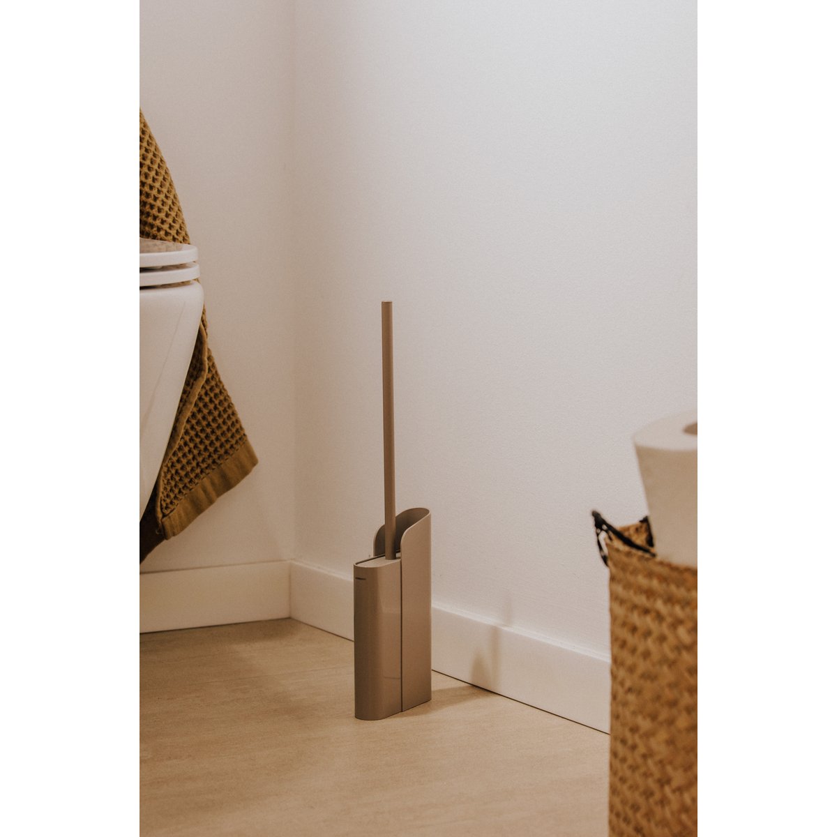 Brosse Wc avec vis ou adhésif FLAT chrome, COSMIC
