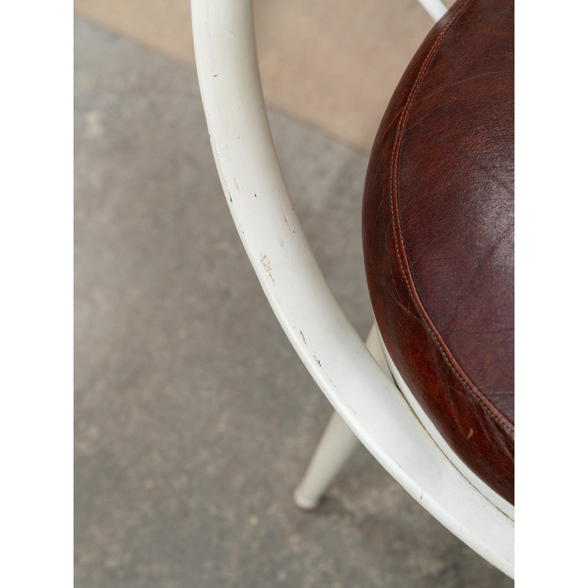 Fauteuil circle en cuir par Yngve Ekström Jakob N°1293 - Bon état blanc, DEBONGOUT
