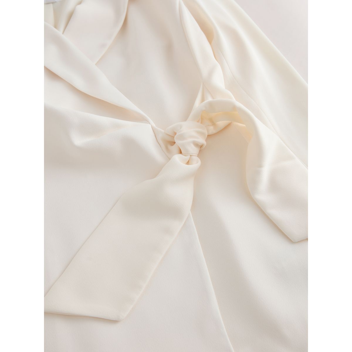 Blazer portefeuille en satin écru, NEXT