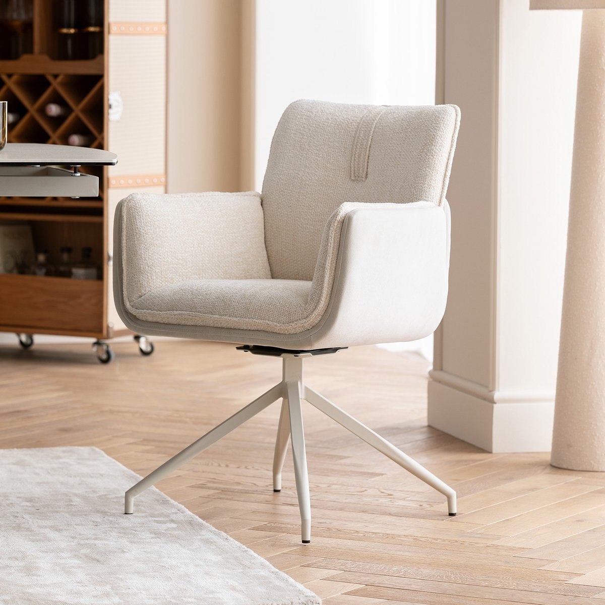 Chaise avec accoudoirs pivotante, HILLA beige, KARE DESIGN