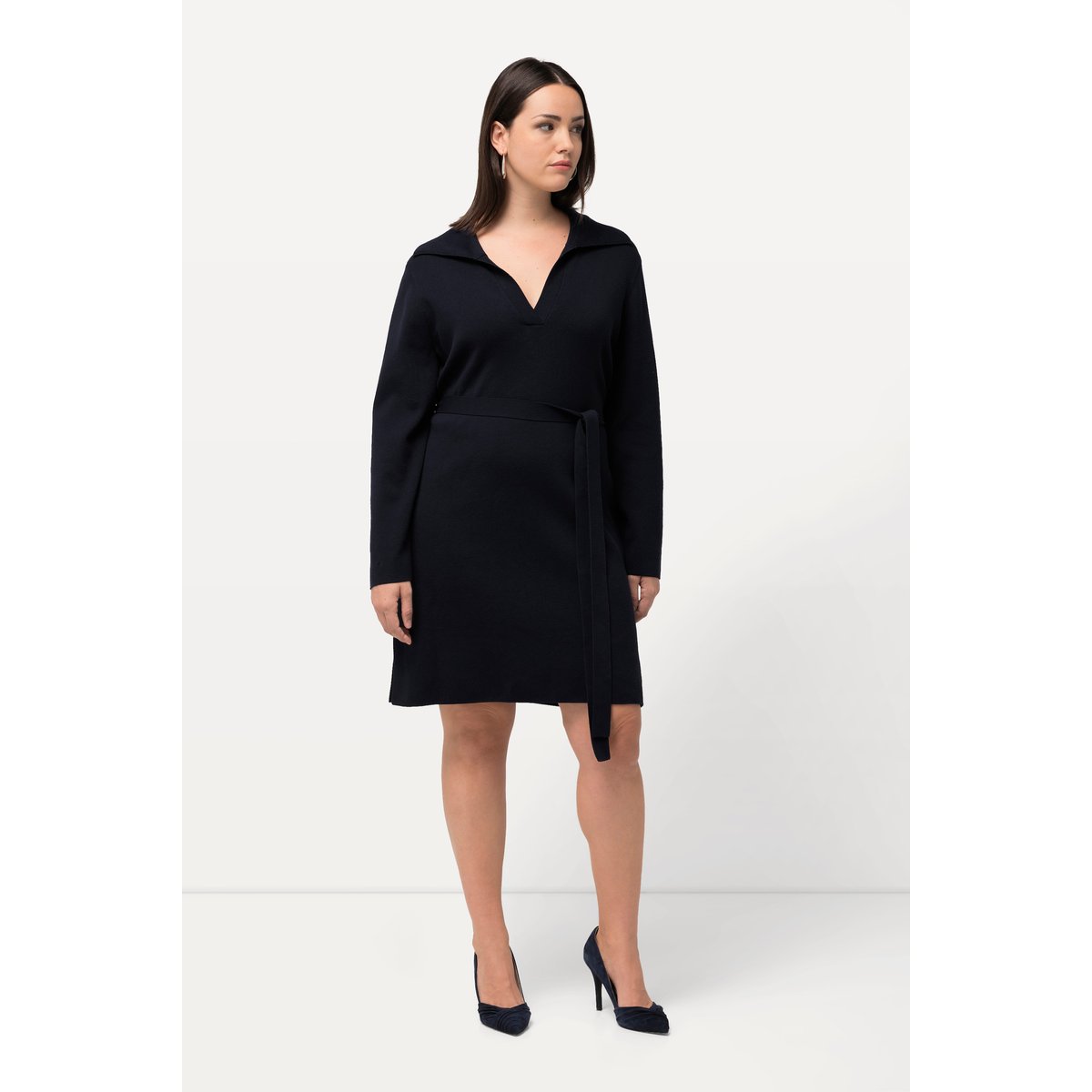 Robe en maille avec ceinture. Col chemise marine, ULLA POPKEN