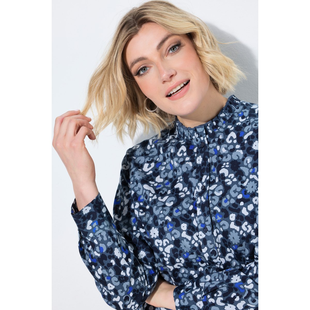 Chemisier motif léopard et ruchés bleu jean mat, ULLA POPKEN