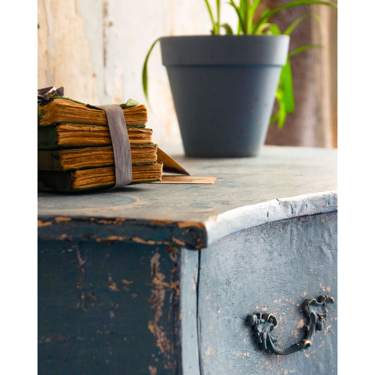 Commode bleue patinée Garance N°620 - Bon état bleu, DEBONGOUT