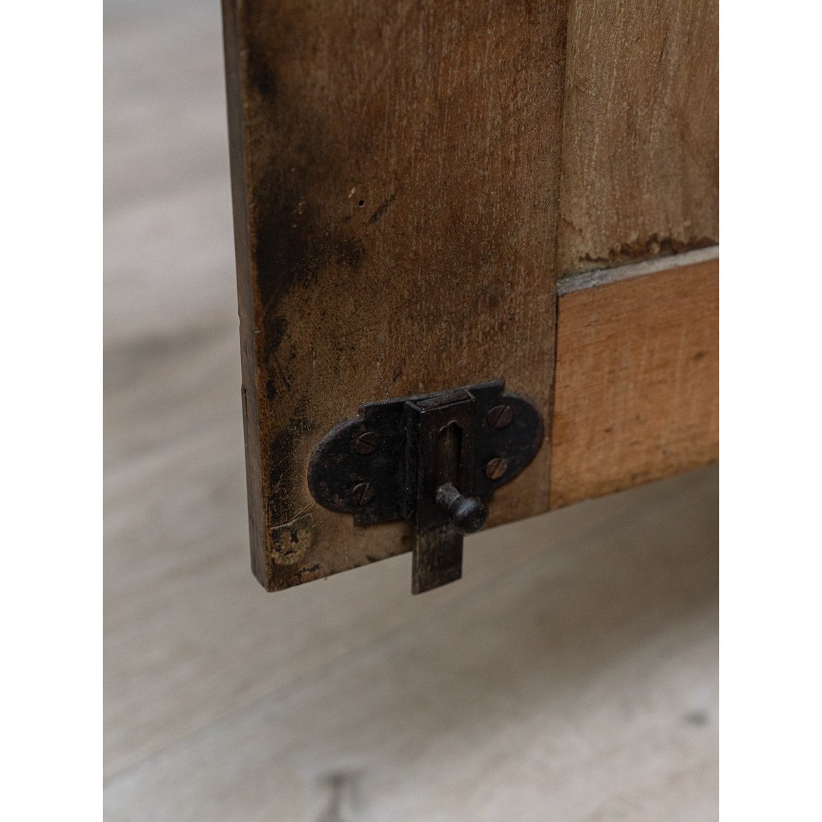 Buffet en bois Gilbert N°1549 - Bon état bois foncé, DEBONGOUT