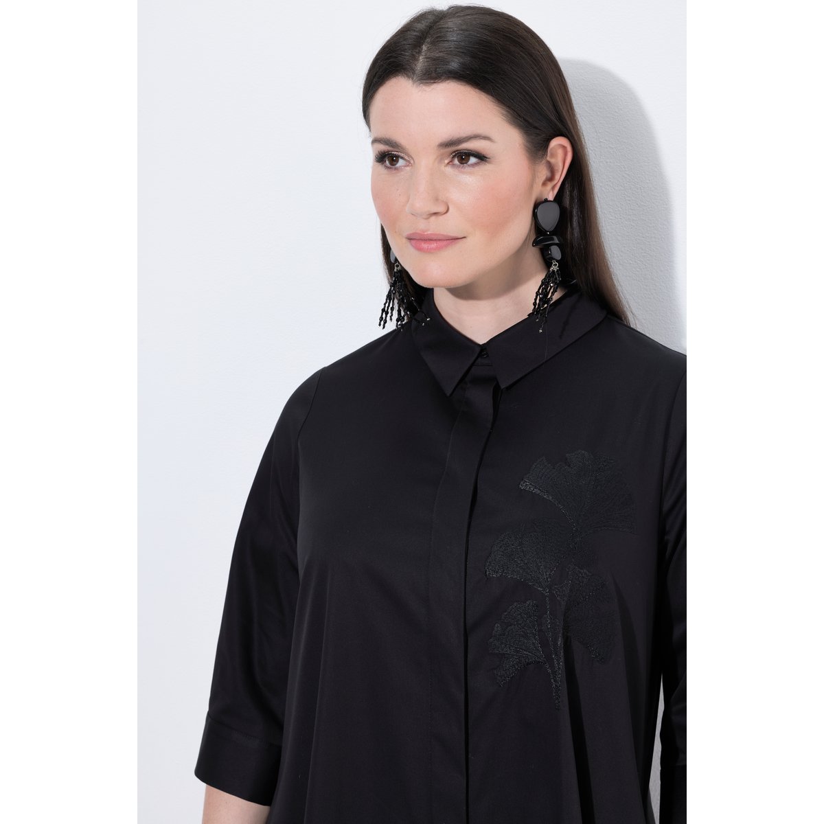 Robe longue, avec ginkgo brodée noir, ULLA POPKEN