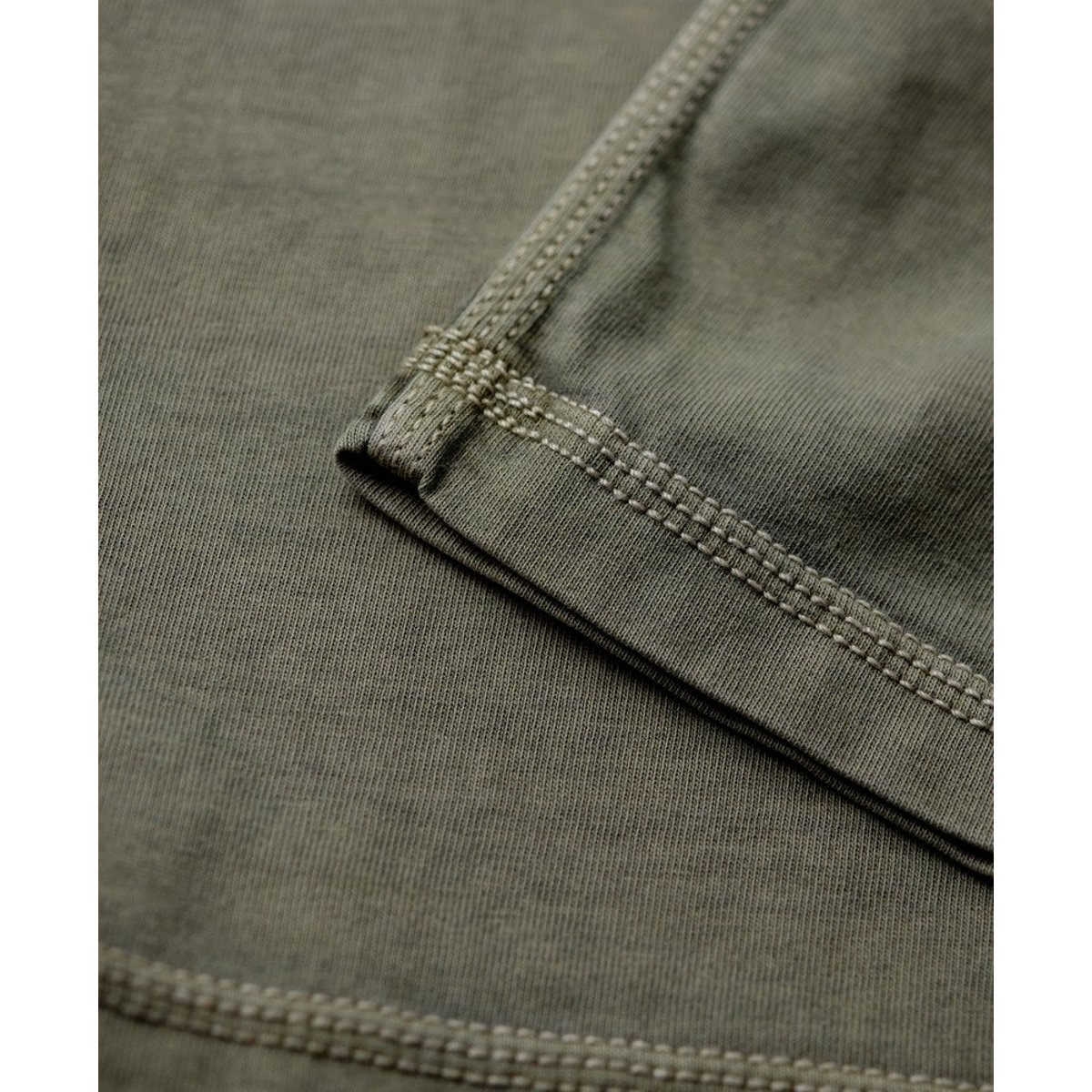 T-shirt à poche avec surpiqûres contrastées gris délavé, SUPERDRY