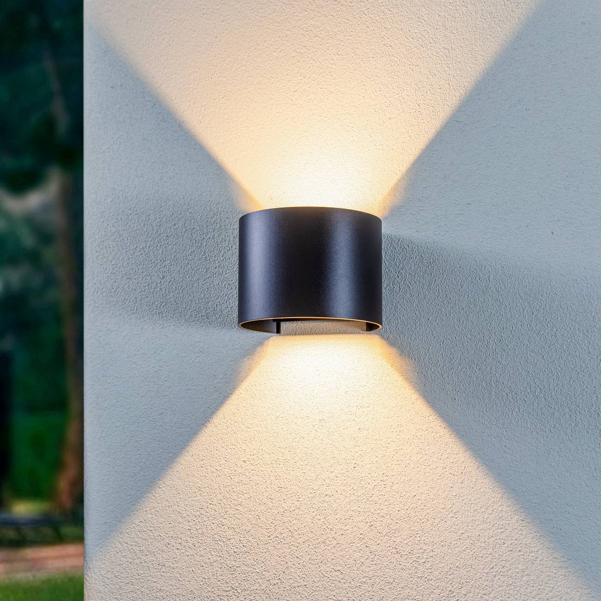 Applique extérieure en métal moderneLED noir, LINDBY