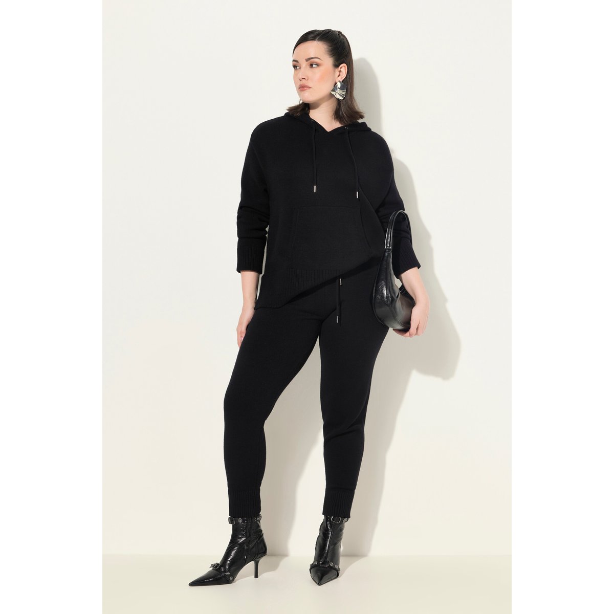 Pantalon en maille. Taille large noir, ULLA POPKEN