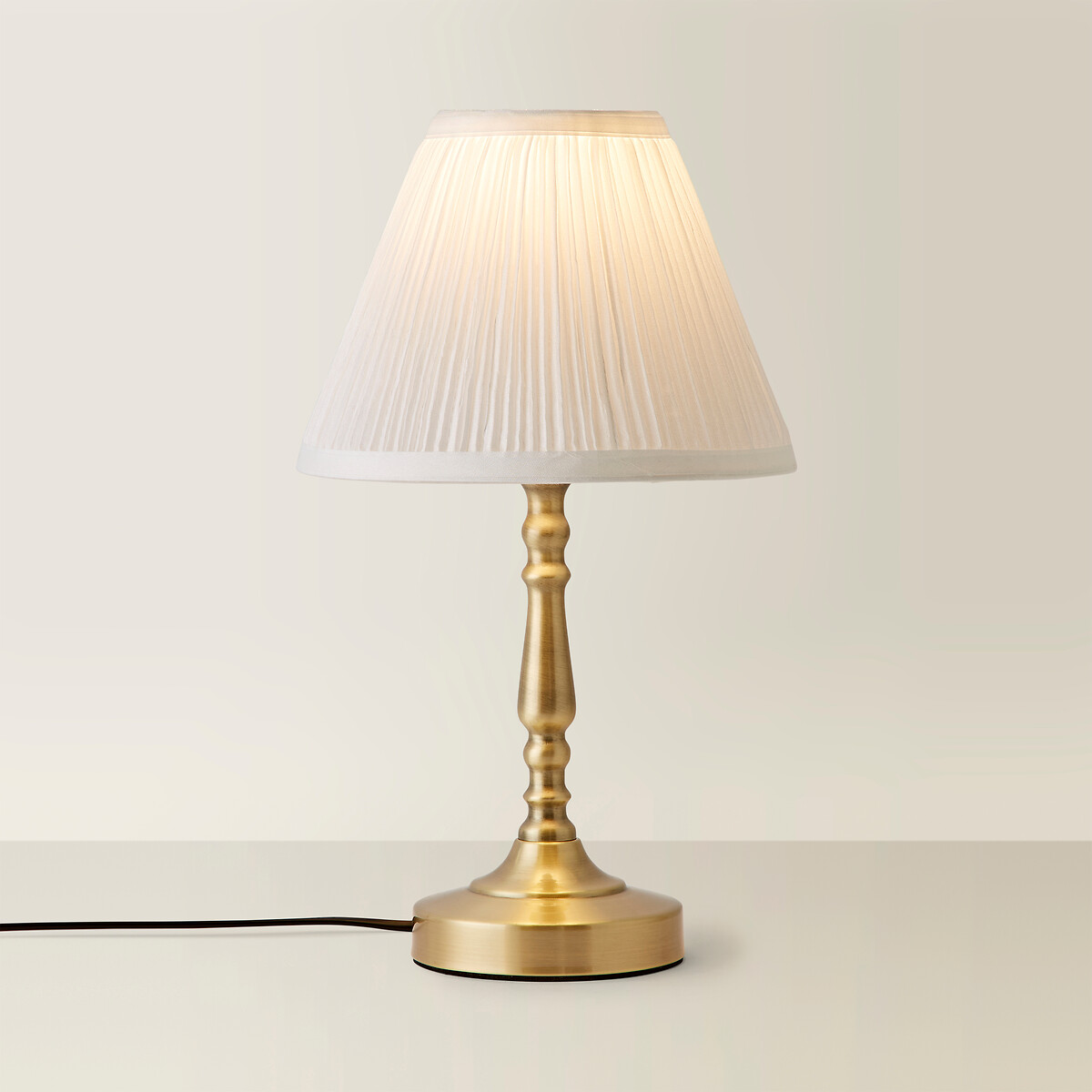 Skye Touch Table Lamp Pleated Shade brushed gold, SO'HOME