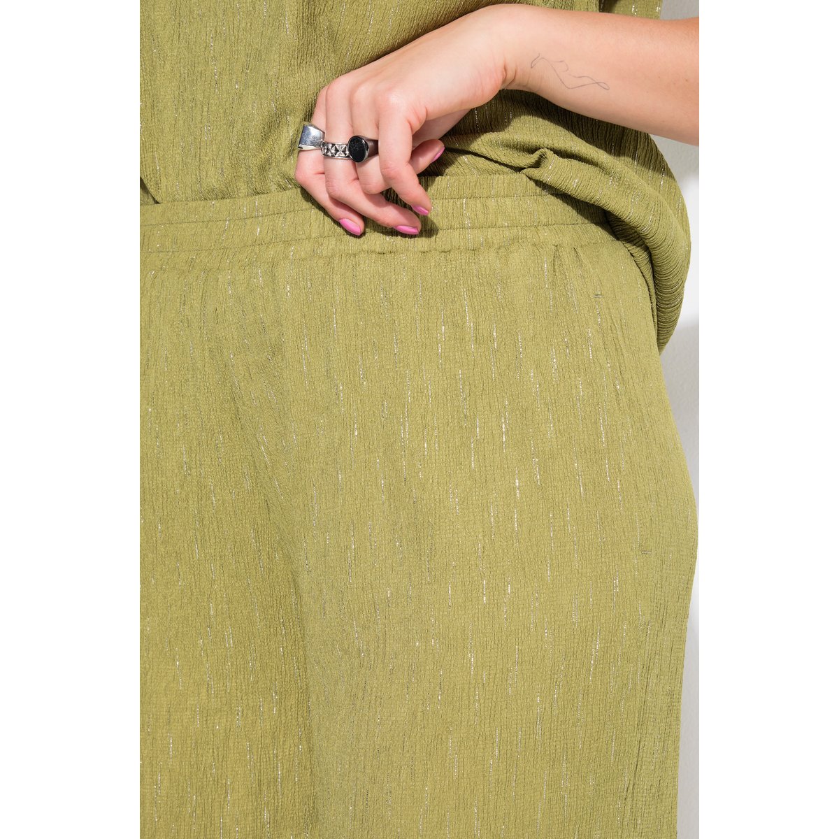 Pantalon en crêpe effet brillant vert mousse, STUDIO UNTOLD