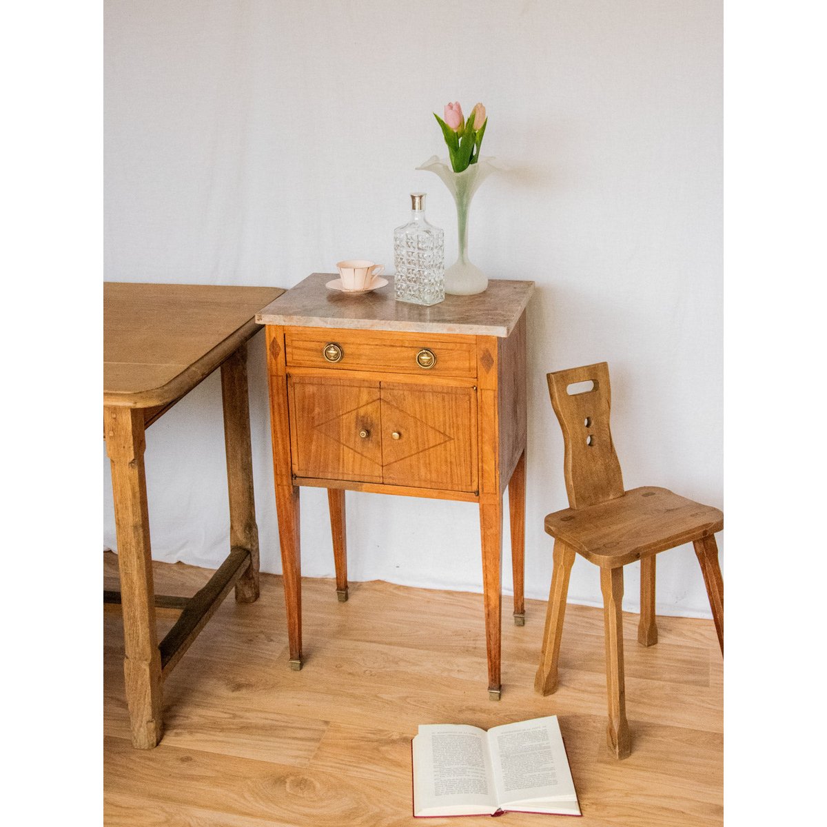 Table de chevet en bois Odile N°648 - Bon état bois foncé, DEBONGOUT
