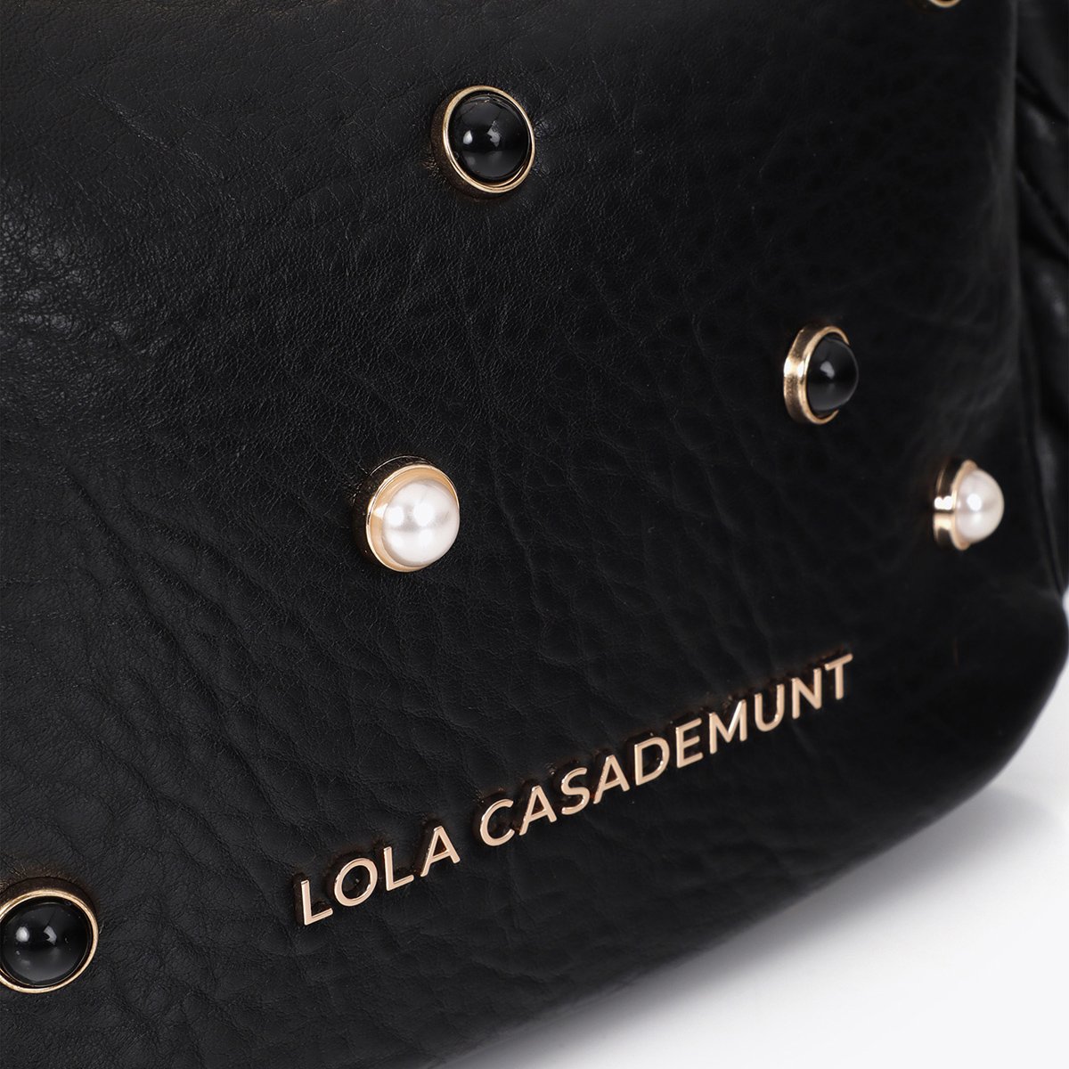 Sac à bandoulière à logo métallique avec clous noir, LOLA CASADEMUNT