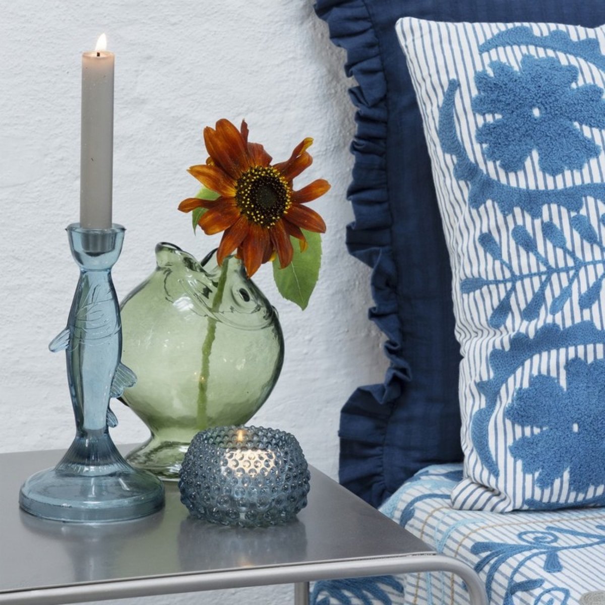 Dessus de lit canapé coton brodé SUZANI bleu, MADAM STOLTZ