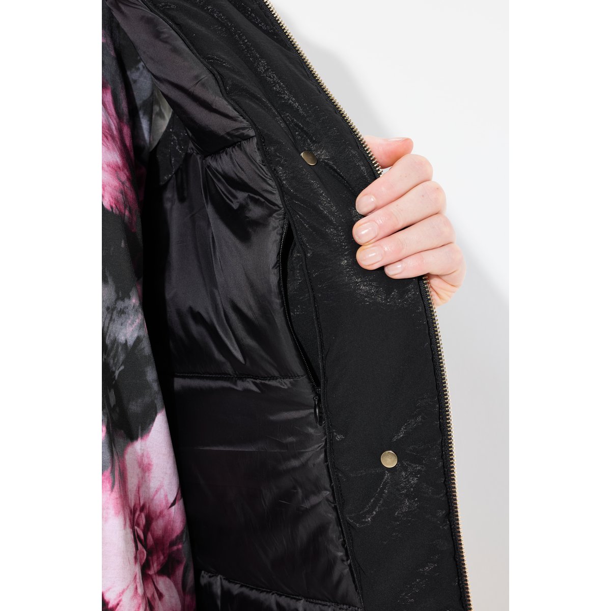 Gilet à fermeture décorée noir, ULLA POPKEN