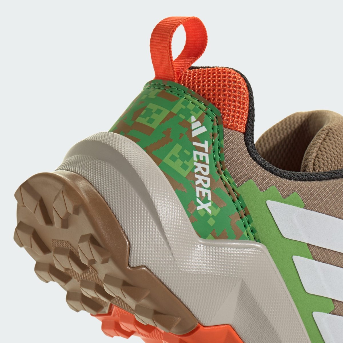 Chaussure De Randonnée Adidas Minecraft Terrex Ax4R Chaussure De Randonnée Adidas Minecraft Terrex Ax4R cardboard / cloud white / semi impact orange, adidas Performance
