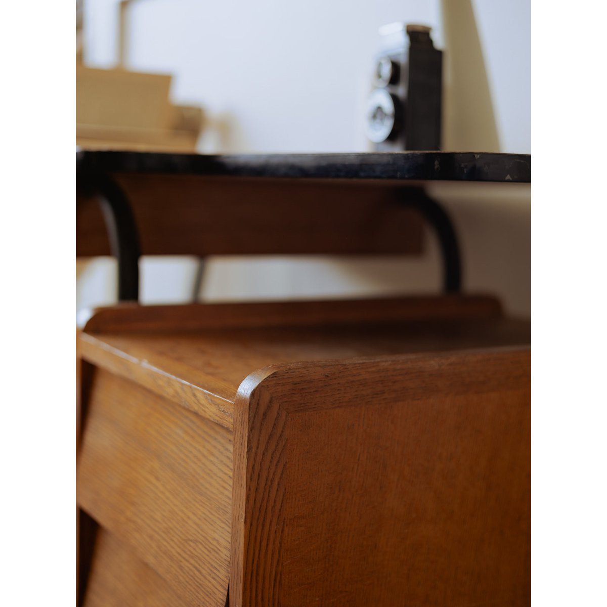 Bureau années 50 en bois Edouard N°628 - Bon état bois clair, DEBONGOUT