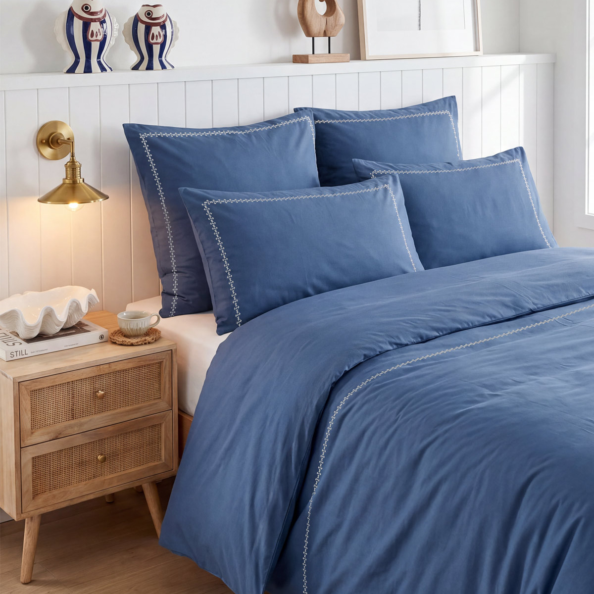 Parure housse de couette percale de coton avec 2 taies 65x65 cm ARROW indigo/blanc, SENSEI MAISON