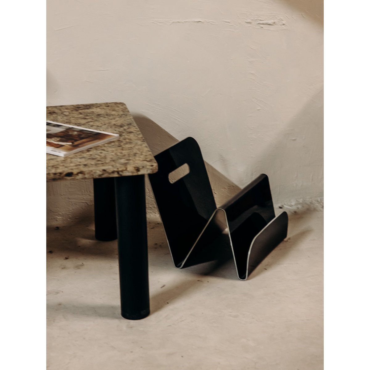 Table basse en granite et métal Marie-Pierre N°95 - Bon état beige, DEBONGOUT