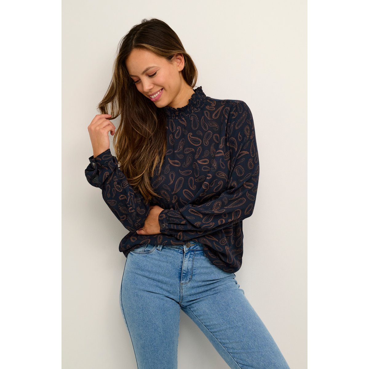 Blouse à manches longues bleu/marron cachemire dark blue/toffee paisley print, KAFFE