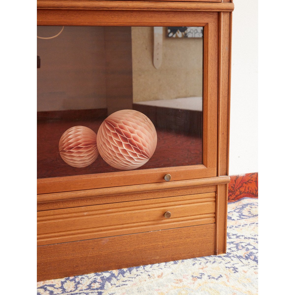 Vitrine MD en bois Victoria N°1361 - Bon état bois clair, DEBONGOUT