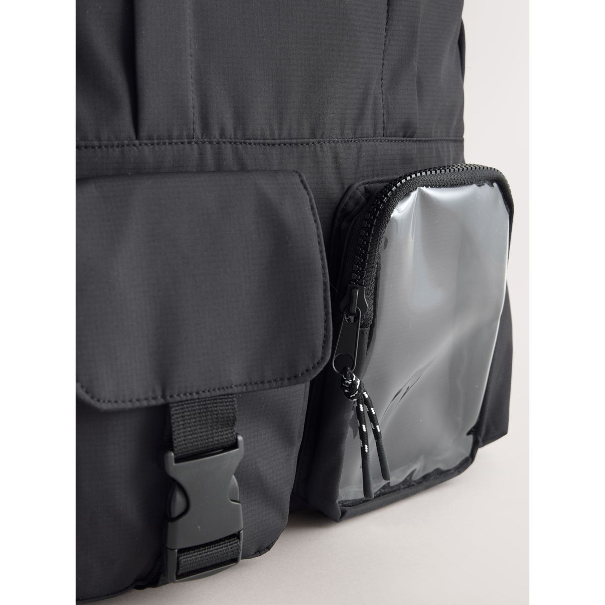 Sac à dos avec poche et porte-clés panda à pois noirs, NEXT