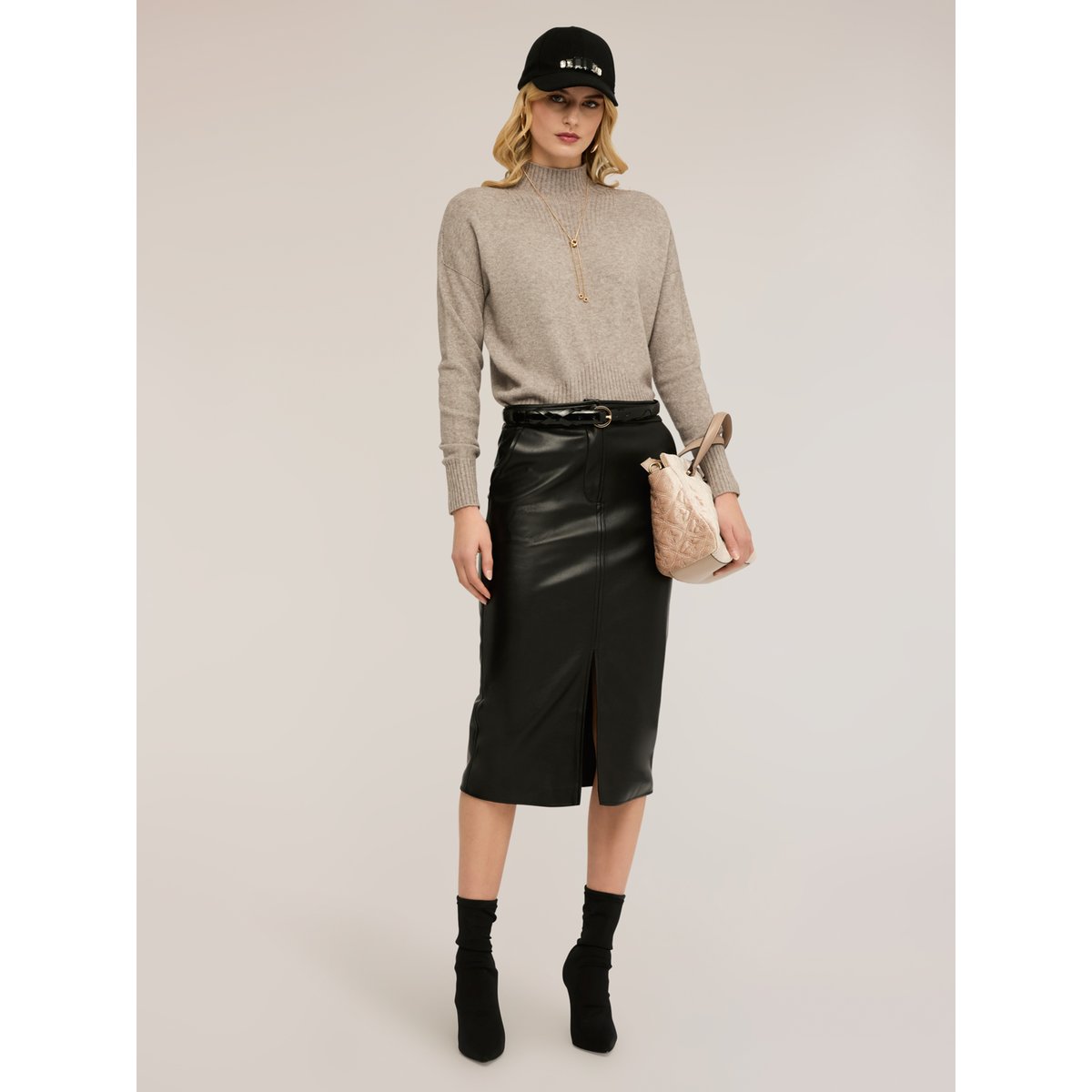 Pull col roulé côtelé en viscose beige, MOTIVI